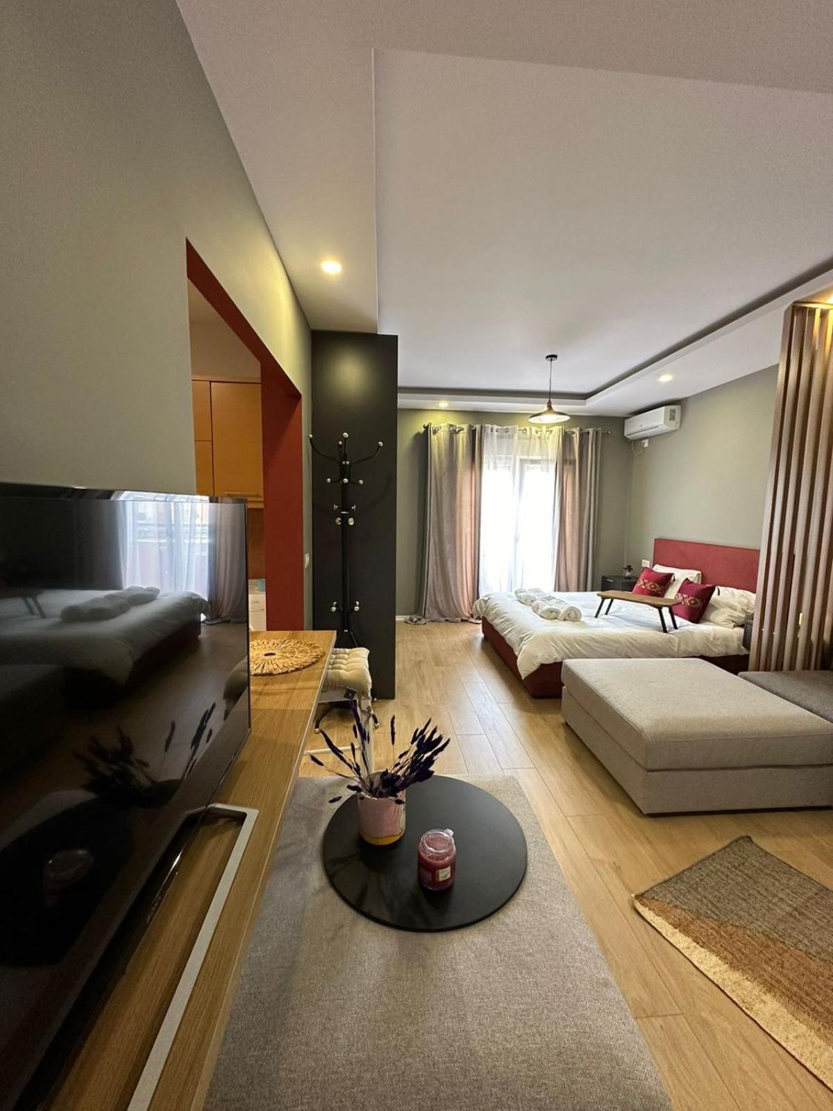 Urban Charm Studio With Balcony 地拉那 外观 照片